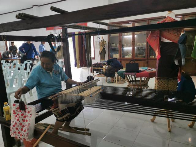 中国援老挝版索村织布产业给村民带来实实在在收益